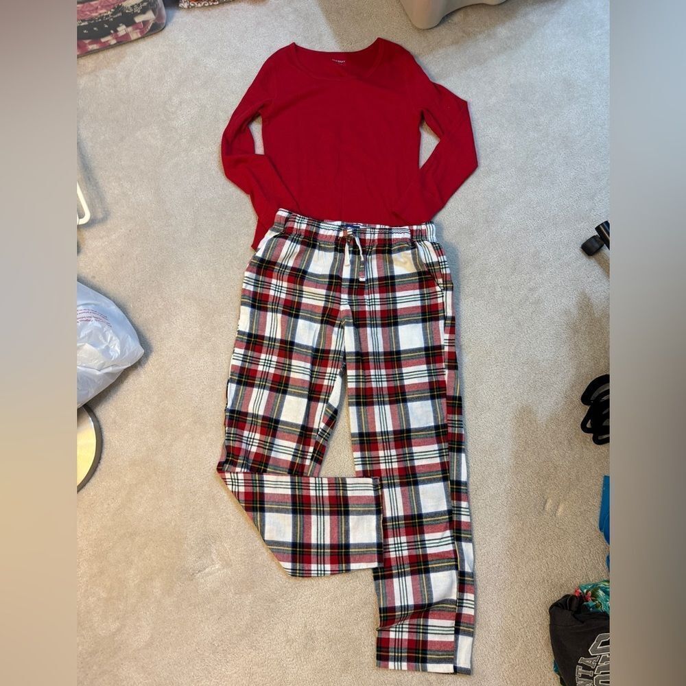 Women’s Old Navy Red Long Sleeve Top and Plaid Holiday Pajama Pants Set M